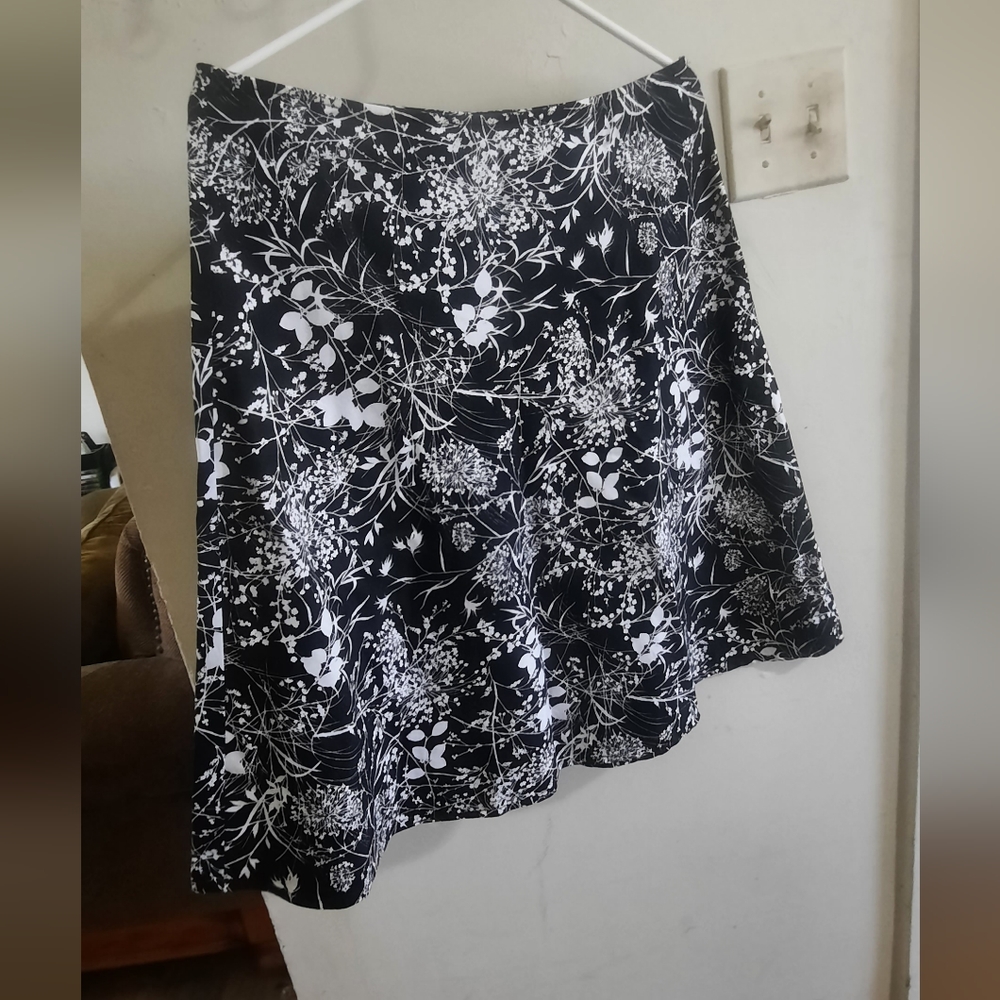 Skater circle skirt